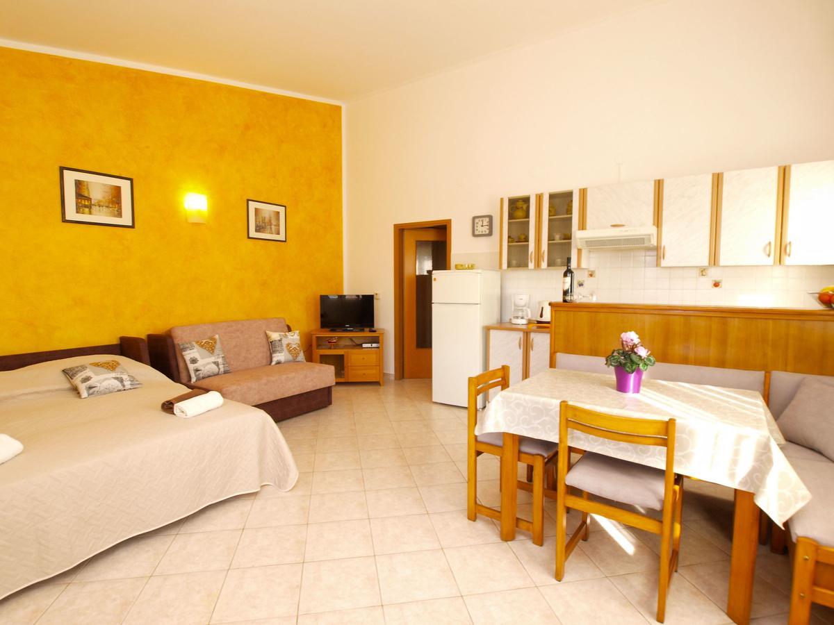 Apartments Iva 1534 Πούλα Εξωτερικό φωτογραφία